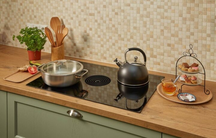 Habonne sfeer fluitketel en sudderpan Habonne sfeer fluitketel en sudderpan